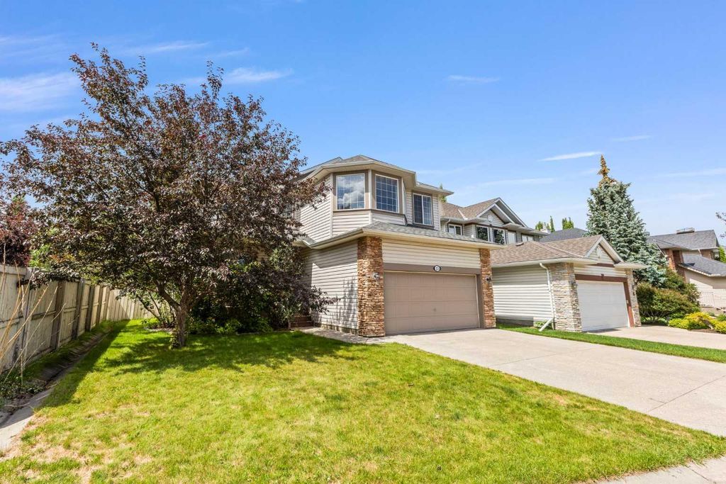 Photo of 11 Simcoe Crescent SW, Calgary, AB T3H 4K6 (MLS # A2292695)