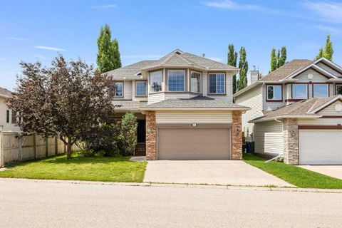 11 Simcoe Crescent SW Calgary AB T3H 4K6