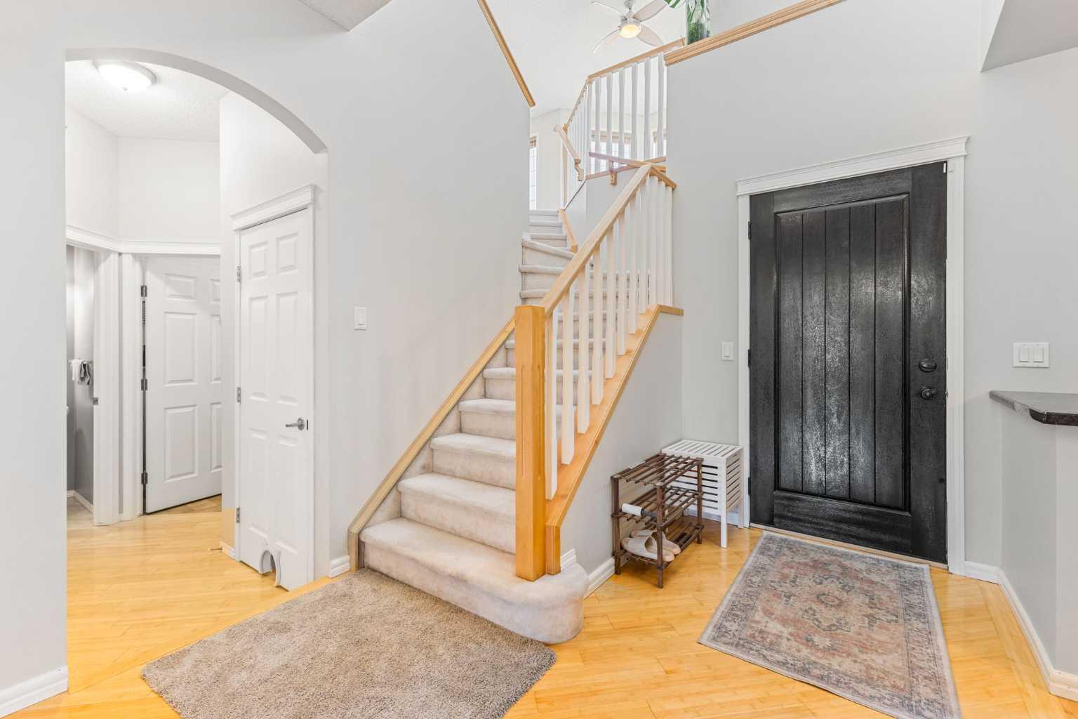 11 Simcoe Crescent SW