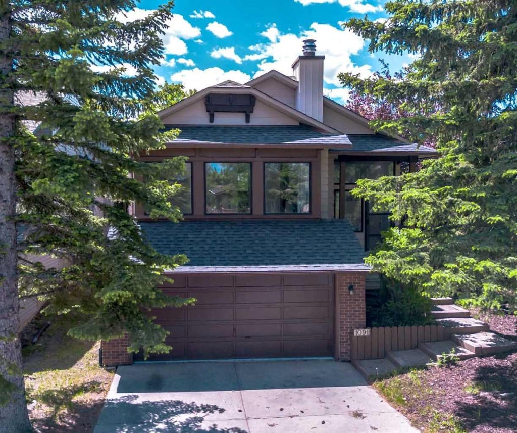 Photo of 1091 Berkley Drive NW, Calgary, AB T3K 1S6 (MLS # A2329717)