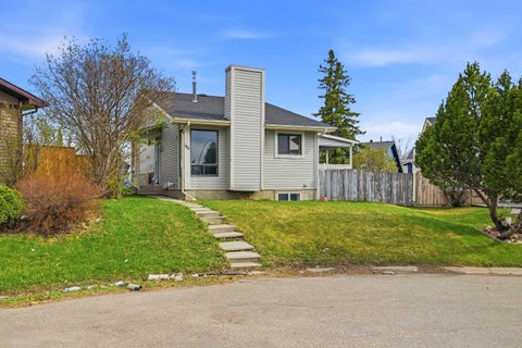 Photo of 44 Castleridge Close NE, Calgary, AB T3J 1Y9 (MLS # A2346384)
