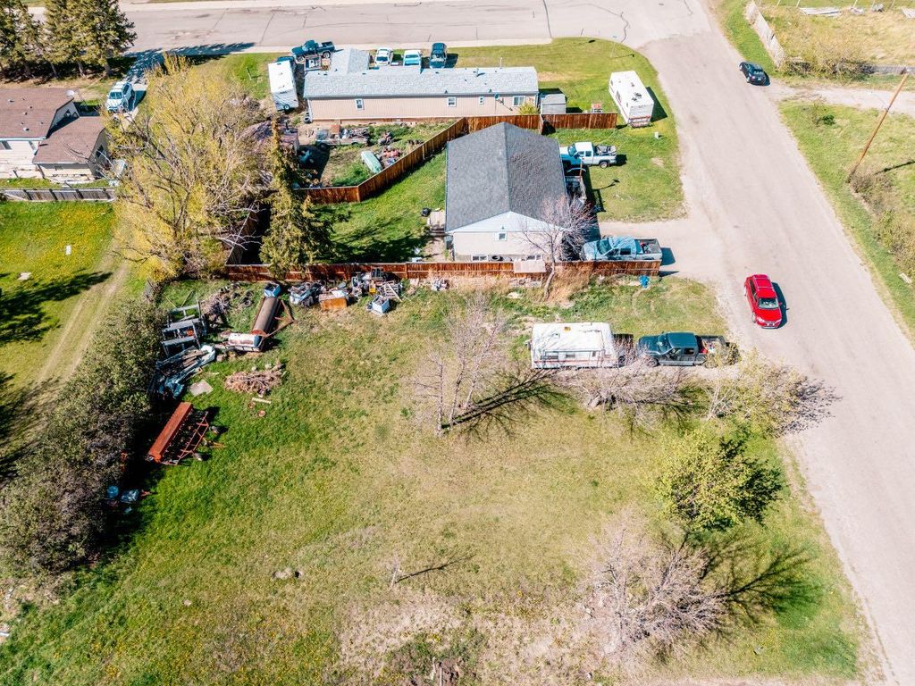 Photo of 827 2 Street E, Cardston, AB T0K 0K0 (MLS # A2310496)