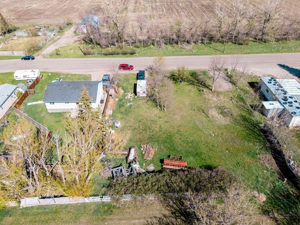 Photo of 827 2 Street E, Cardston, AB T0K 0K0 (MLS # A2310496)