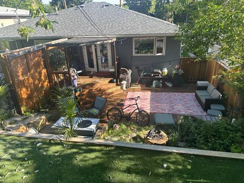 1331 Rosehill Drive NW Calgary AB T2K 1M3