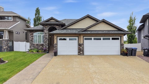 Photo of 8 Laurel Close, Sylvan Lake, AB T4S 0B3 (MLS # A2320474)