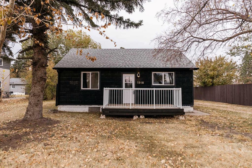 Photo of 5910 50 Avenue, Stettler, AB T0C 2L2 (MLS # A2266922)
