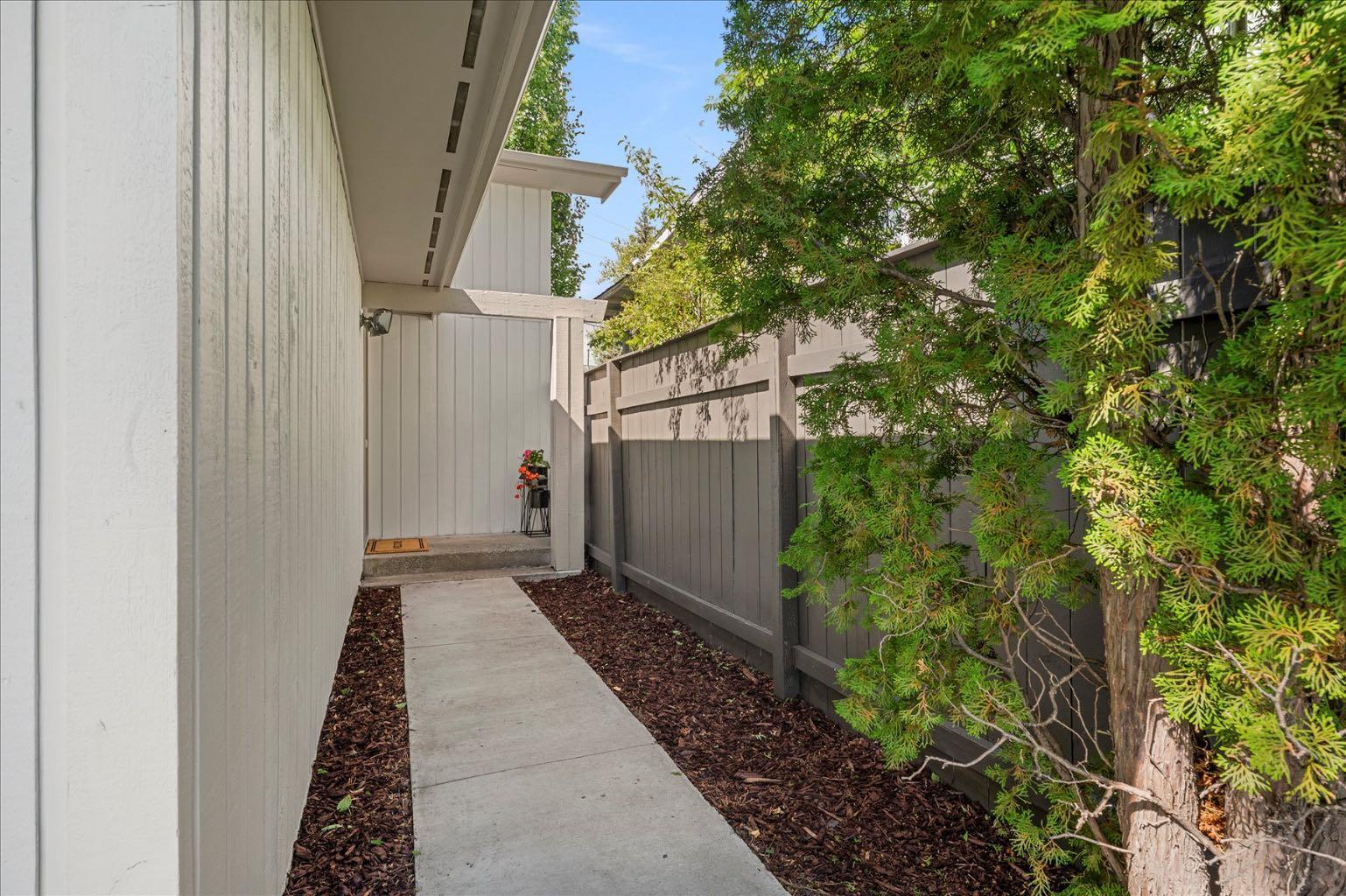 24 Midglen Drive SE