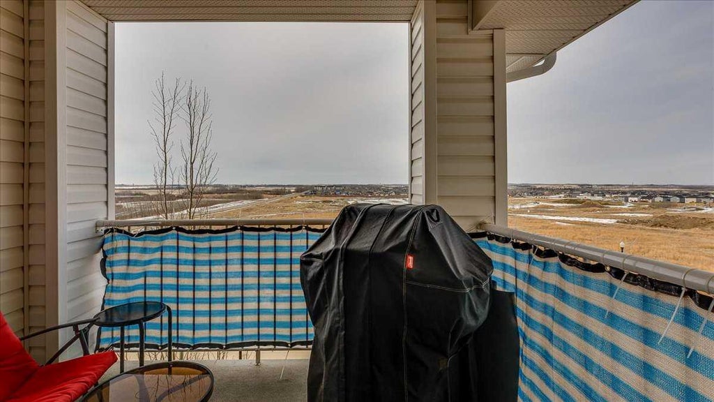 Photo of 3 Broadway Rise #410, Sylvan Lake, AB T4S 0G9 (MLS # A2336014)