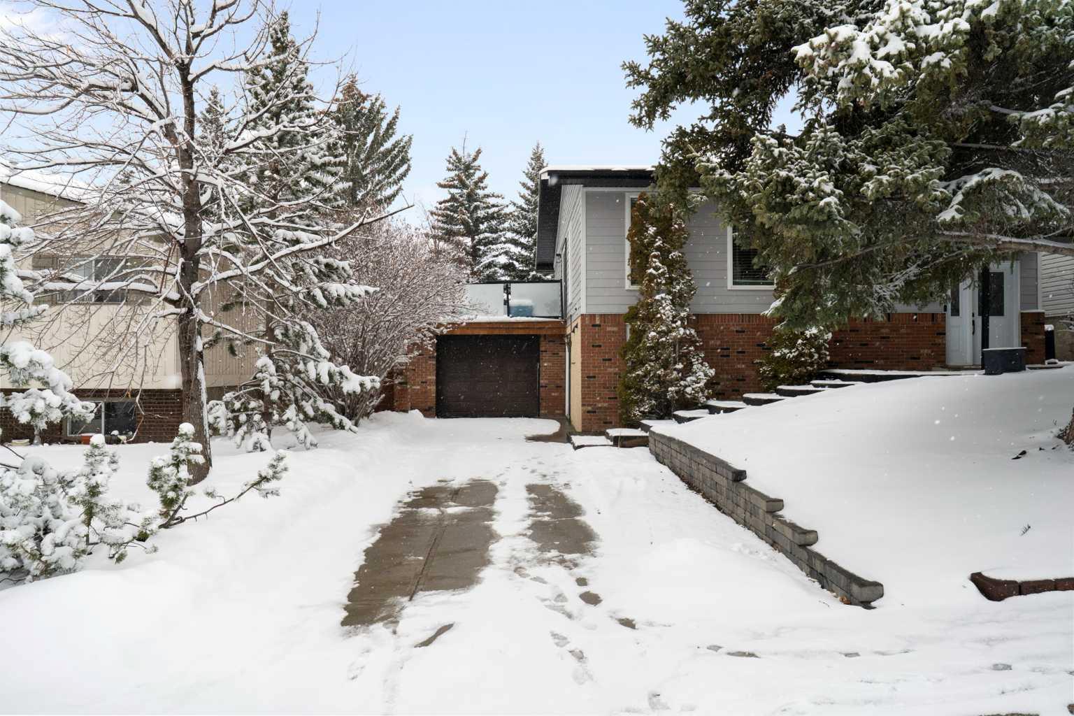 6607 Silver Springs Crescent NW