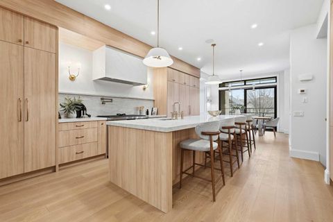 2009 28 Avenue SW Calgary AB T2T 1K4