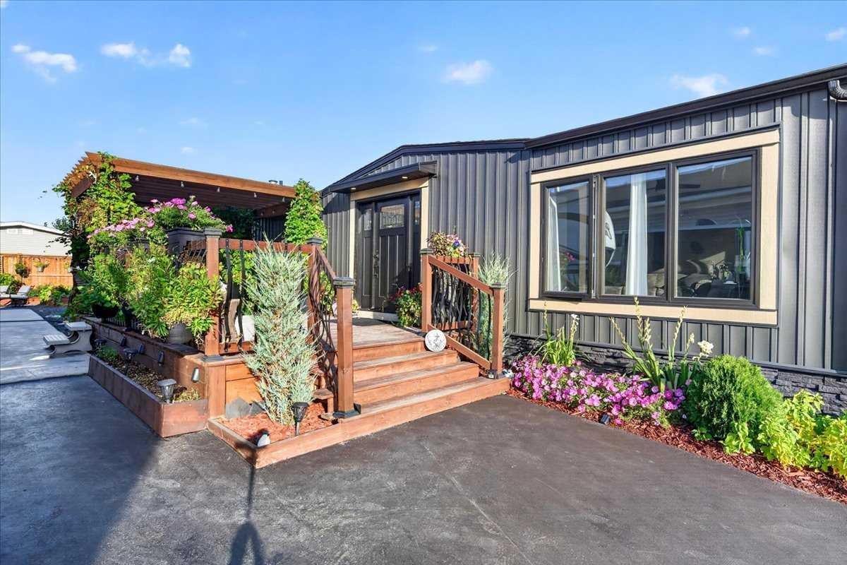212 Spring Haven Close SE