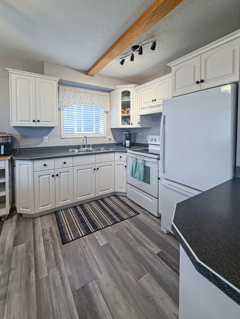 4305 47 Ave