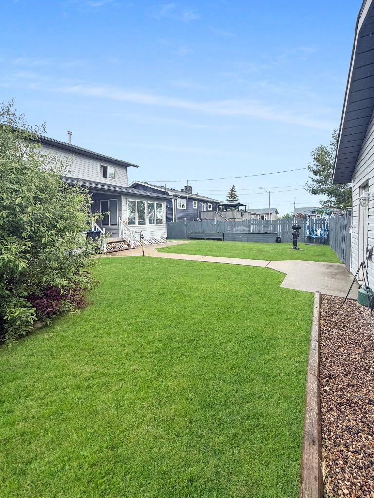 4305 47 Ave