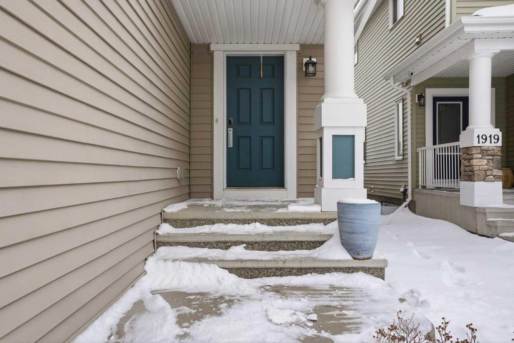 Photo of 1915 77 Street SW, Edmonton, AB T6X 1V9 (MLS # A2290780)