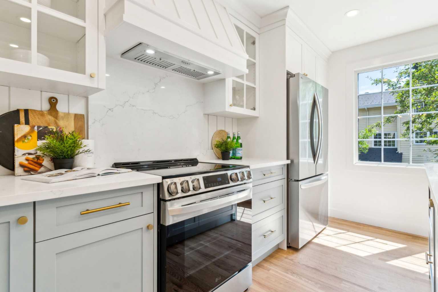 408 Point Mckay Gardens NW