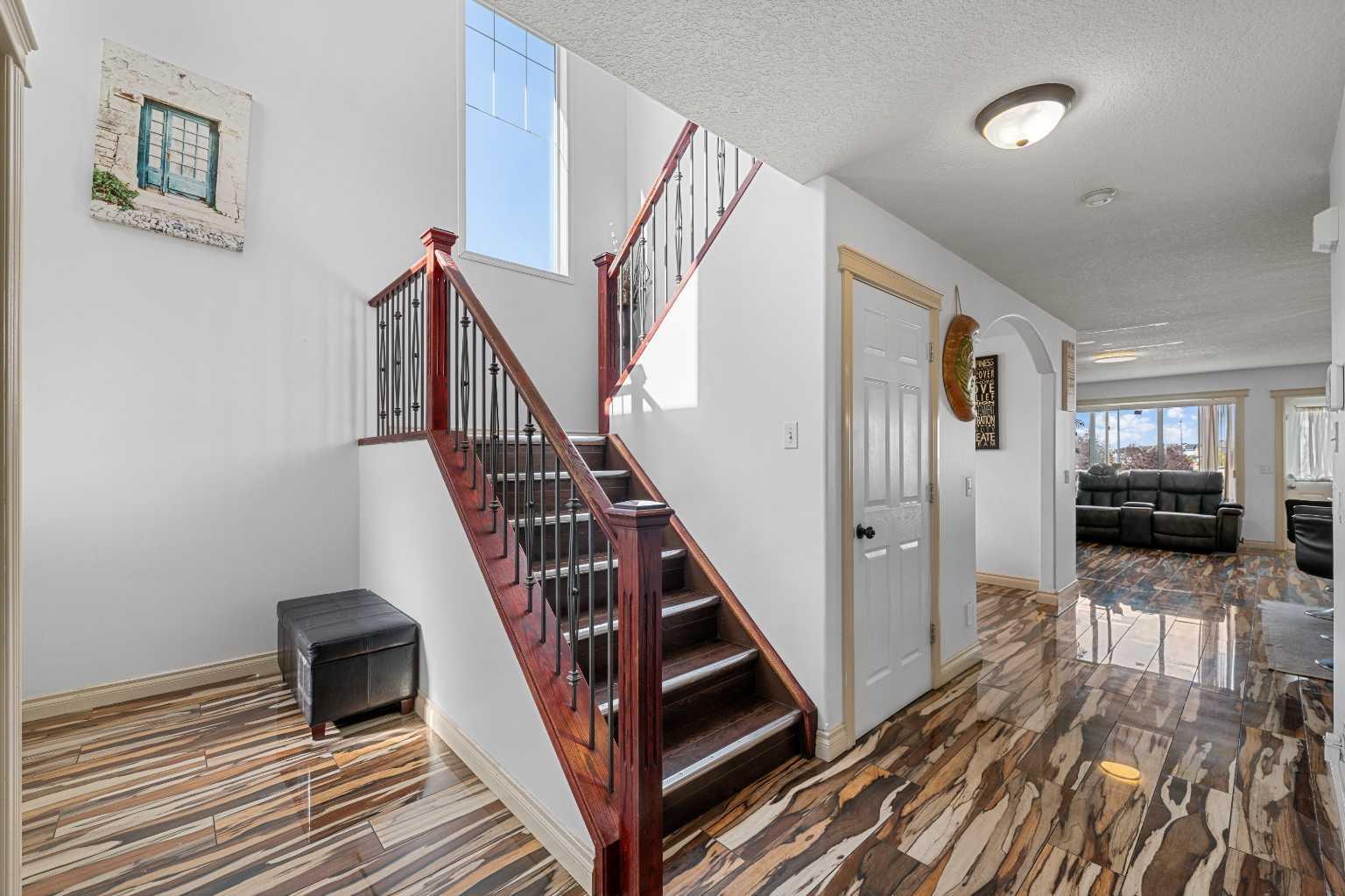 8 Tarawood Grove NE