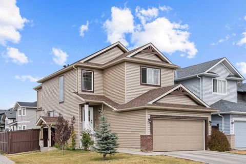 8 Tarawood Grove NE Calgary AB T3J 5A7