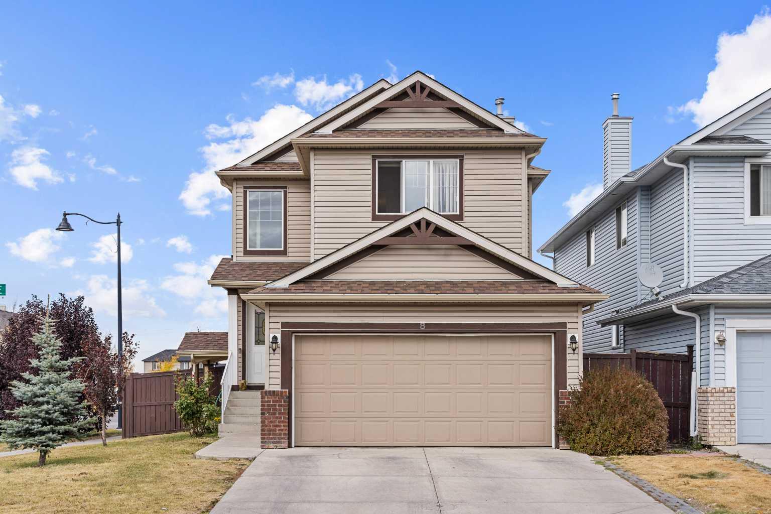8 Tarawood Grove NE