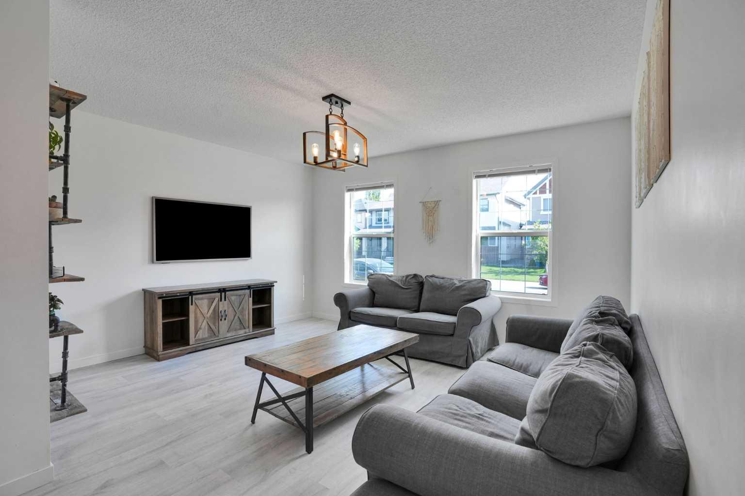 209 Copperpond Parade SE