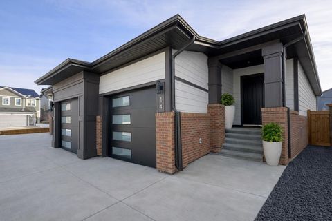14 Cranbrook Common SE Calgary AB T3M 3C2