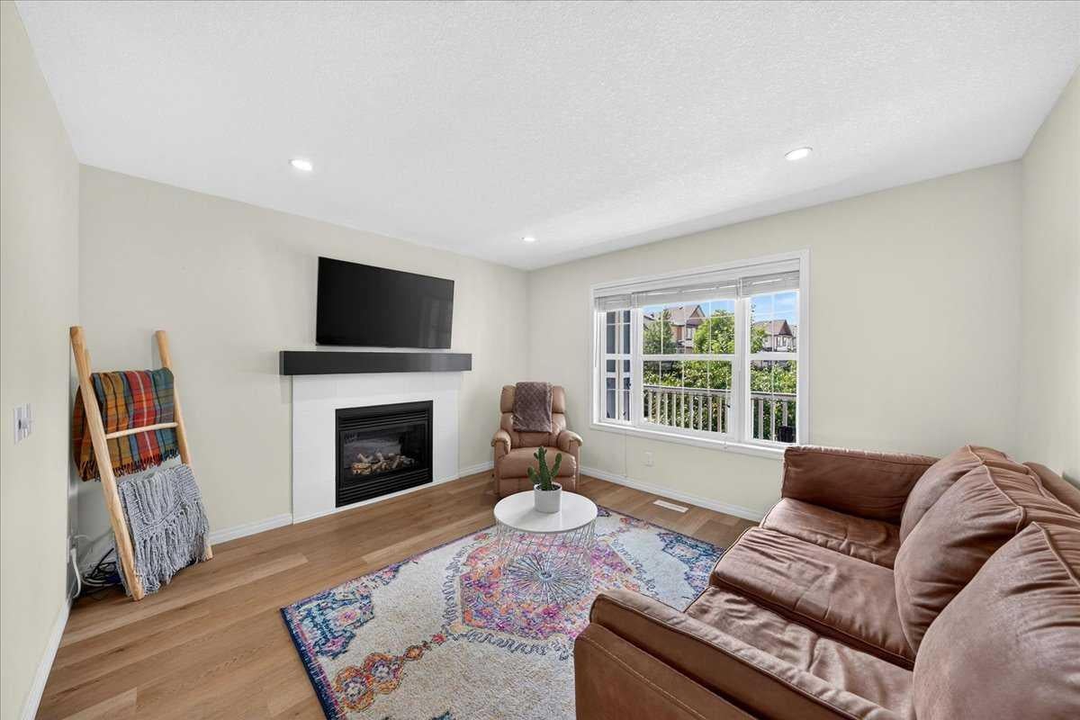 138 Copperpond Heights SE