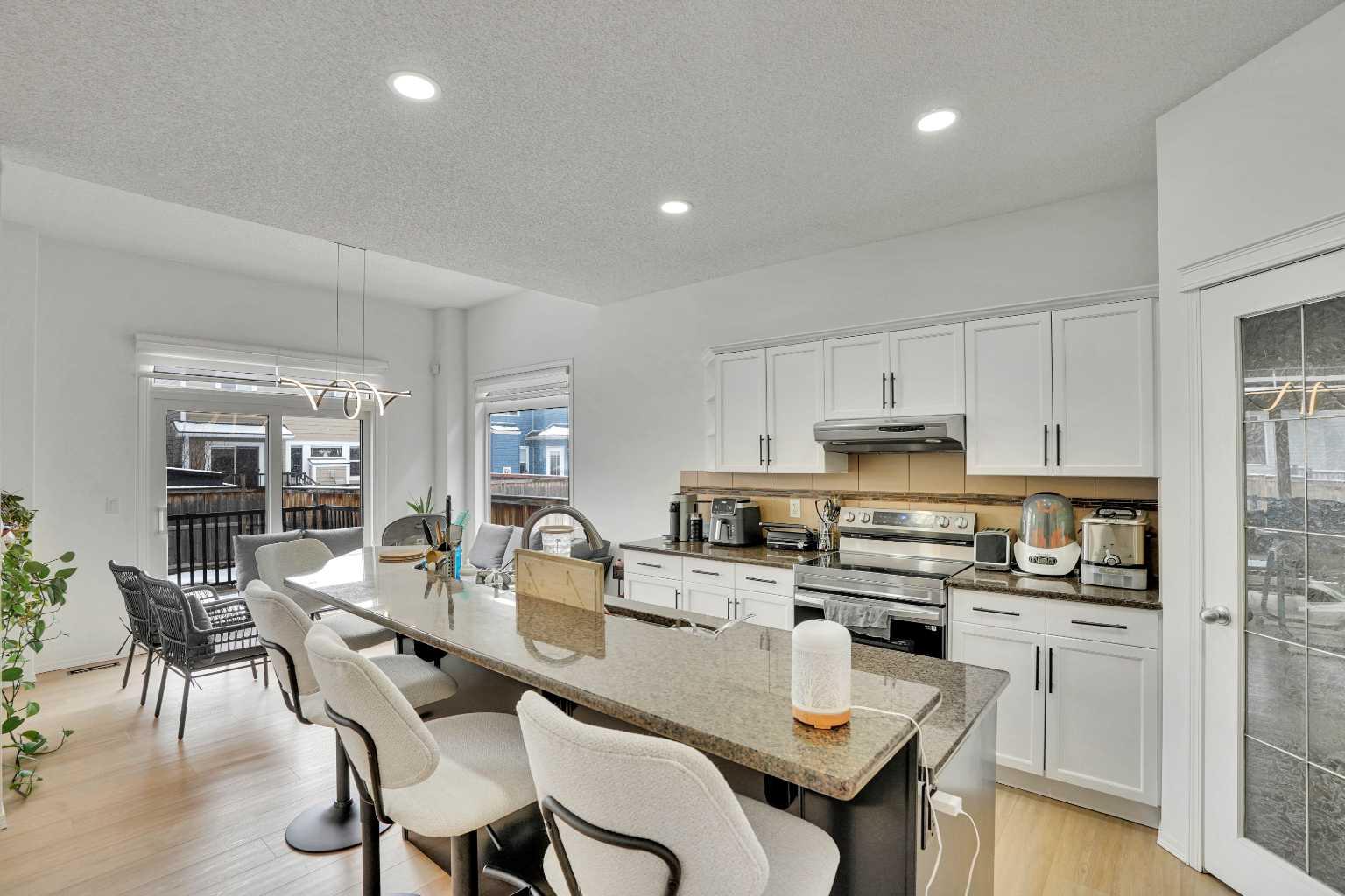 31 Skyview Shores Gardens NE