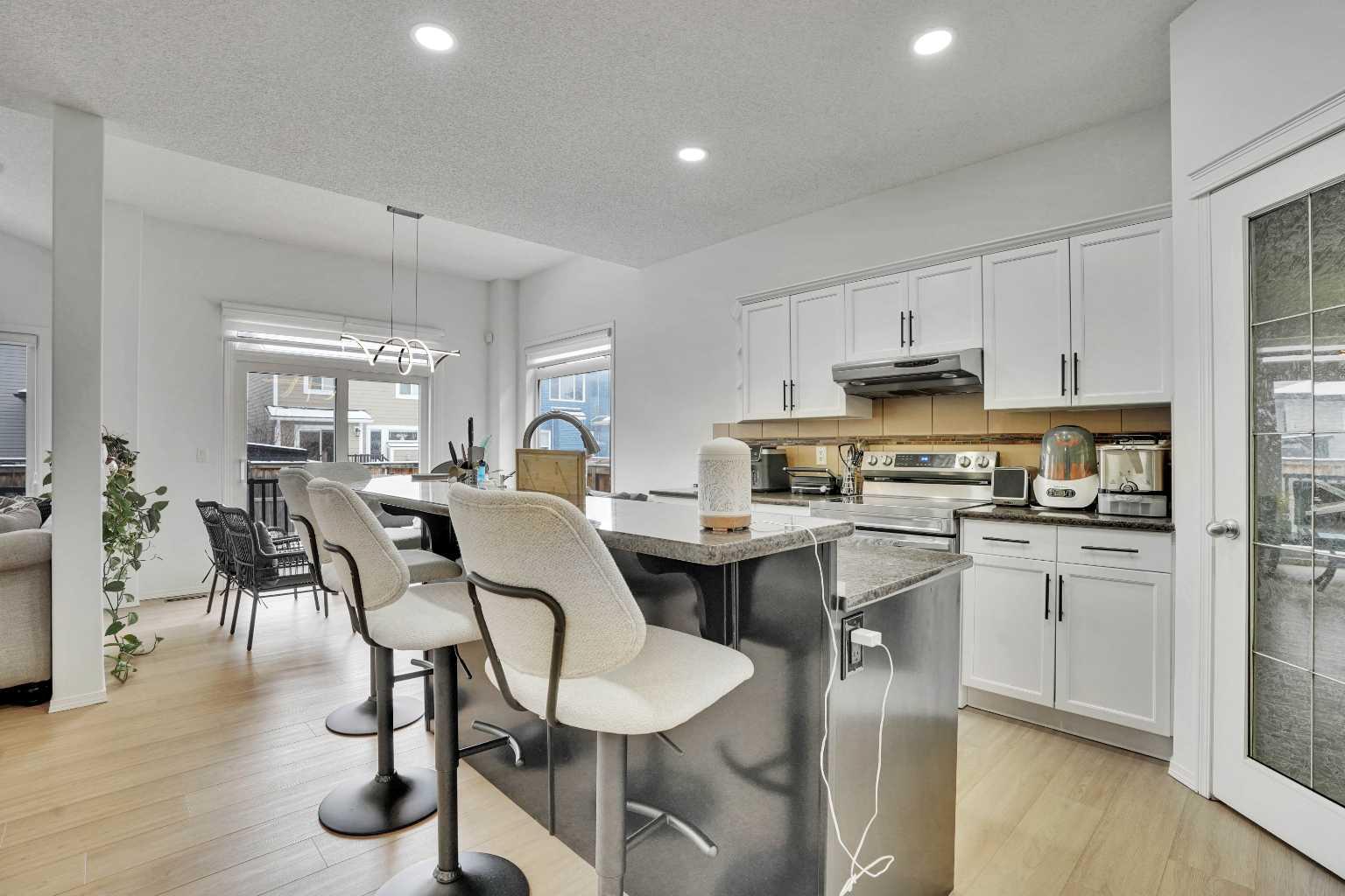 31 Skyview Shores Gardens NE