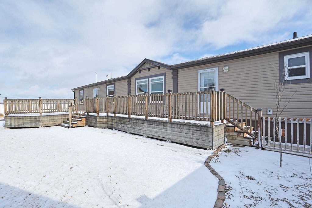 Photo of 145 Meadowplace Drive Dr E, Brooks, AB T1R 0X1 (MLS # A2292124)