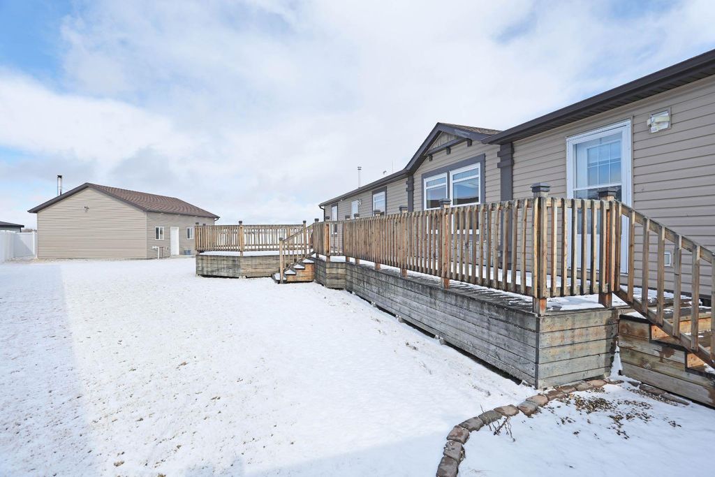 Photo of 145 Meadowplace Drive Dr E, Brooks, AB T1R 0X1 (MLS # A2292124)