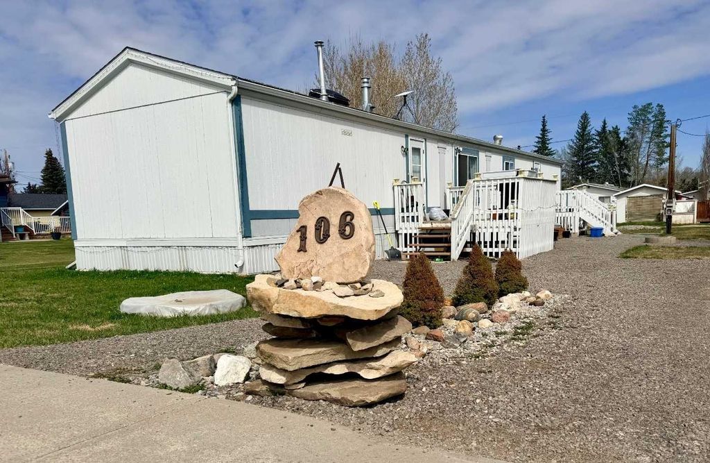 Photo of 106 3 Avenue, Leslieville, AB T0M 1H0 (MLS # A2309351)