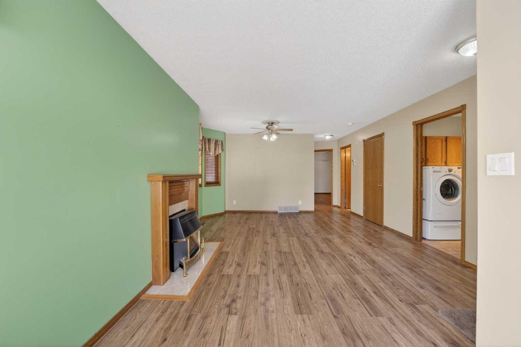 Photo of 1409A 18 Avenue, Didsbury, AB T0M 0W0 (MLS # A2292987)