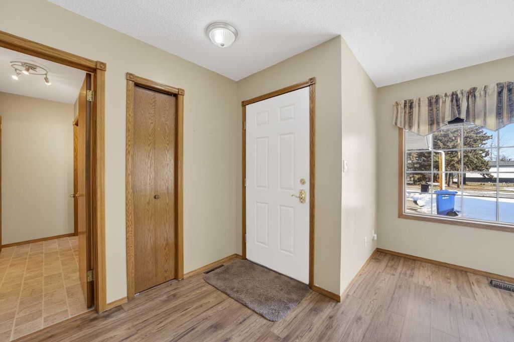 Photo of 1409A 18 Avenue, Didsbury, AB T0M 0W0 (MLS # A2292987)