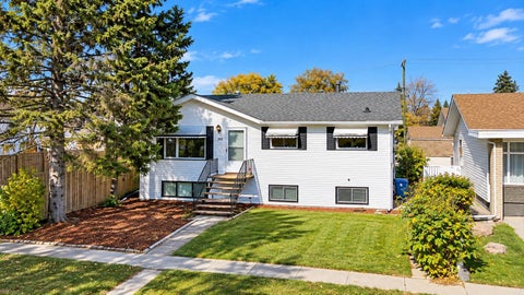 Photo of 208 4th Avenue W, Hanna, AB T0J 1P0 (MLS # A2350834)