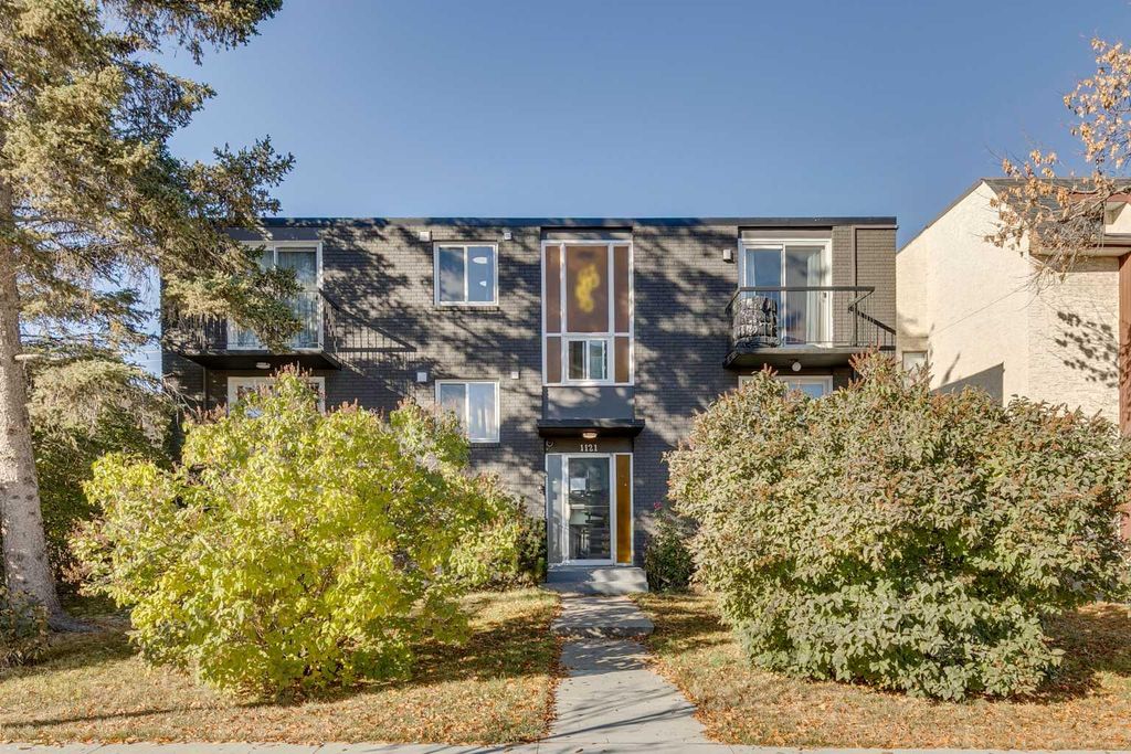 Photo of 1121 37 Street SW, Calgary, AB T3C 1S5 (MLS # A2265250)