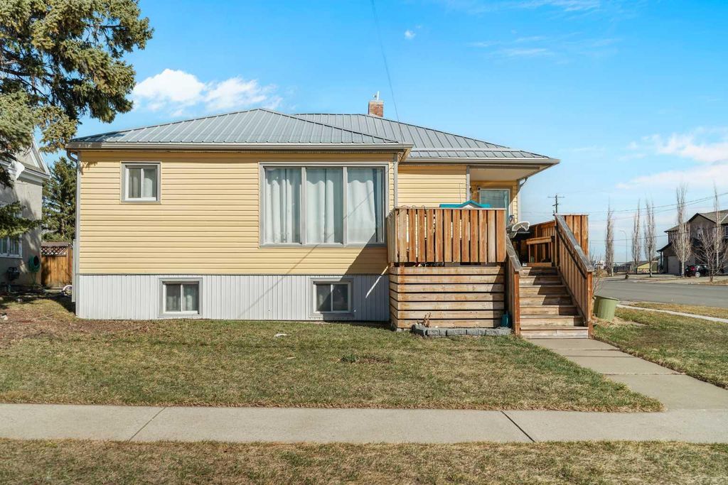 Photo of 305 2 Avenue W, Cardston, AB T0K 0K0 (MLS # A2294951)