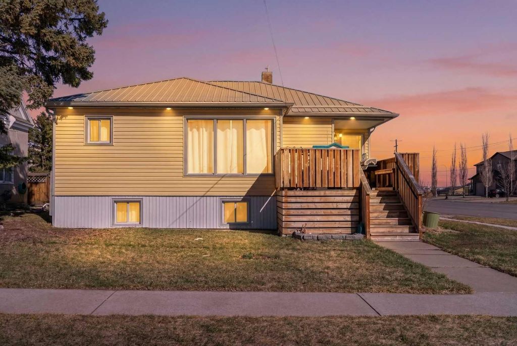 Photo of 305 2 Avenue W, Cardston, AB T0K 0K0 (MLS # A2294951)