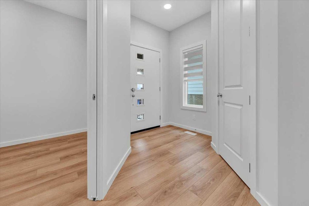 Photo of 75 Versant Rise SW, Calgary, AB T2Y 0Z1 (MLS # A2345854)