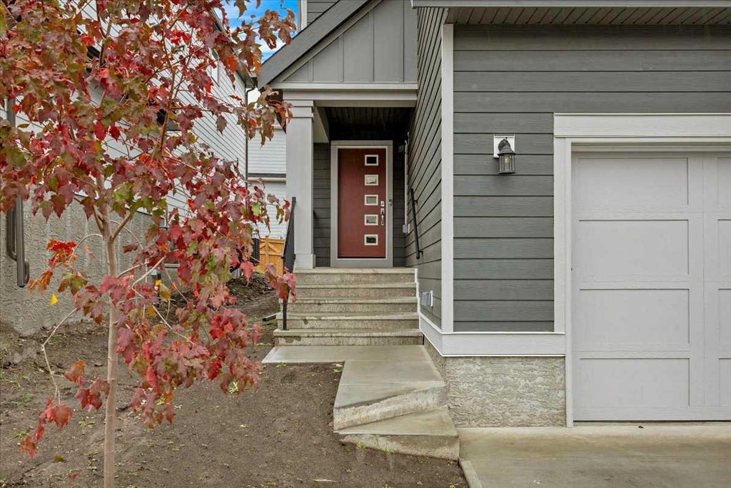 Photo of 75 Versant Rise SW, Calgary, AB T2Y 0Z1 (MLS # A2345854)