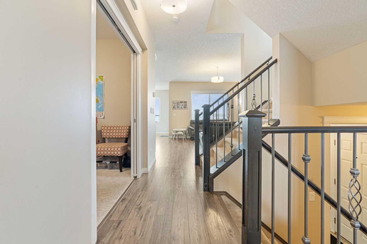 352 Skyview Shores Manor NE