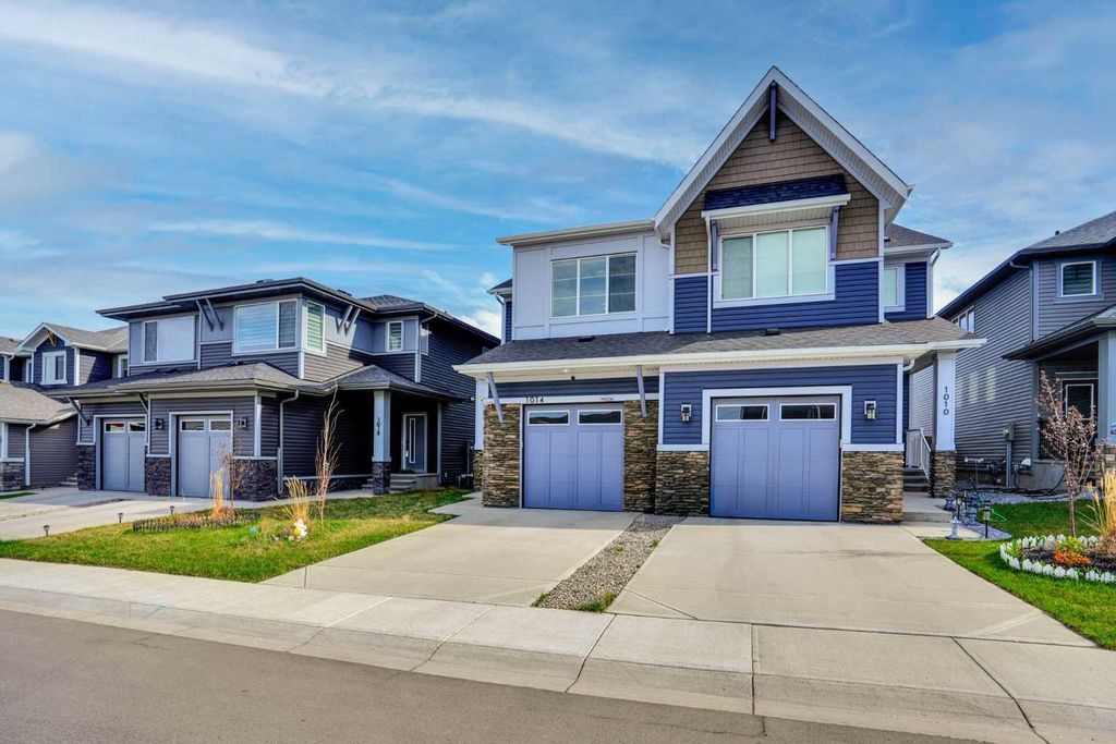 Photo of 1014 Bayview Rise SW, Airdrie, AB T4B 5K4 (MLS # A2315046)
