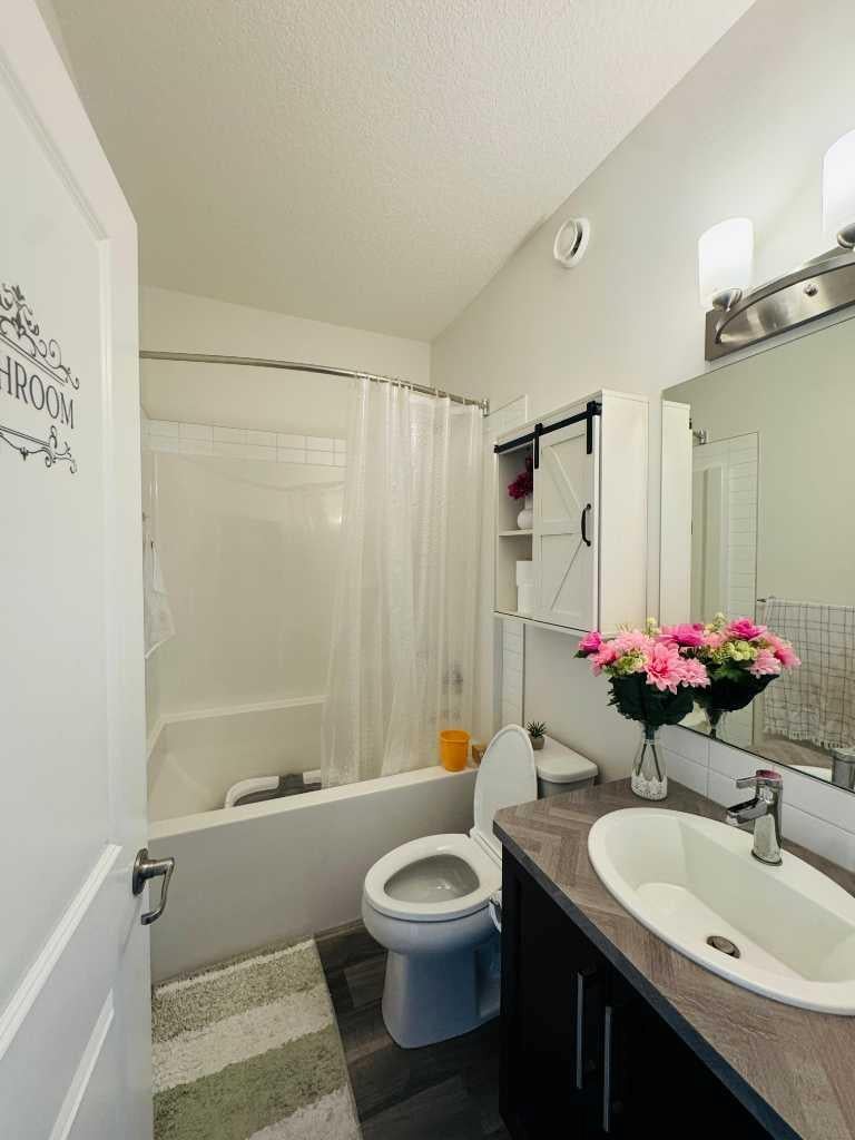 55 Corner Meadows Villas NE