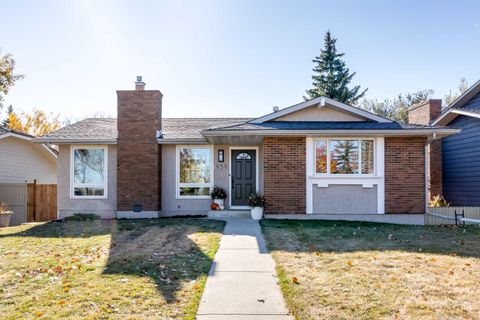 959 Parkwood Way SE Calgary AB T2J 3V4