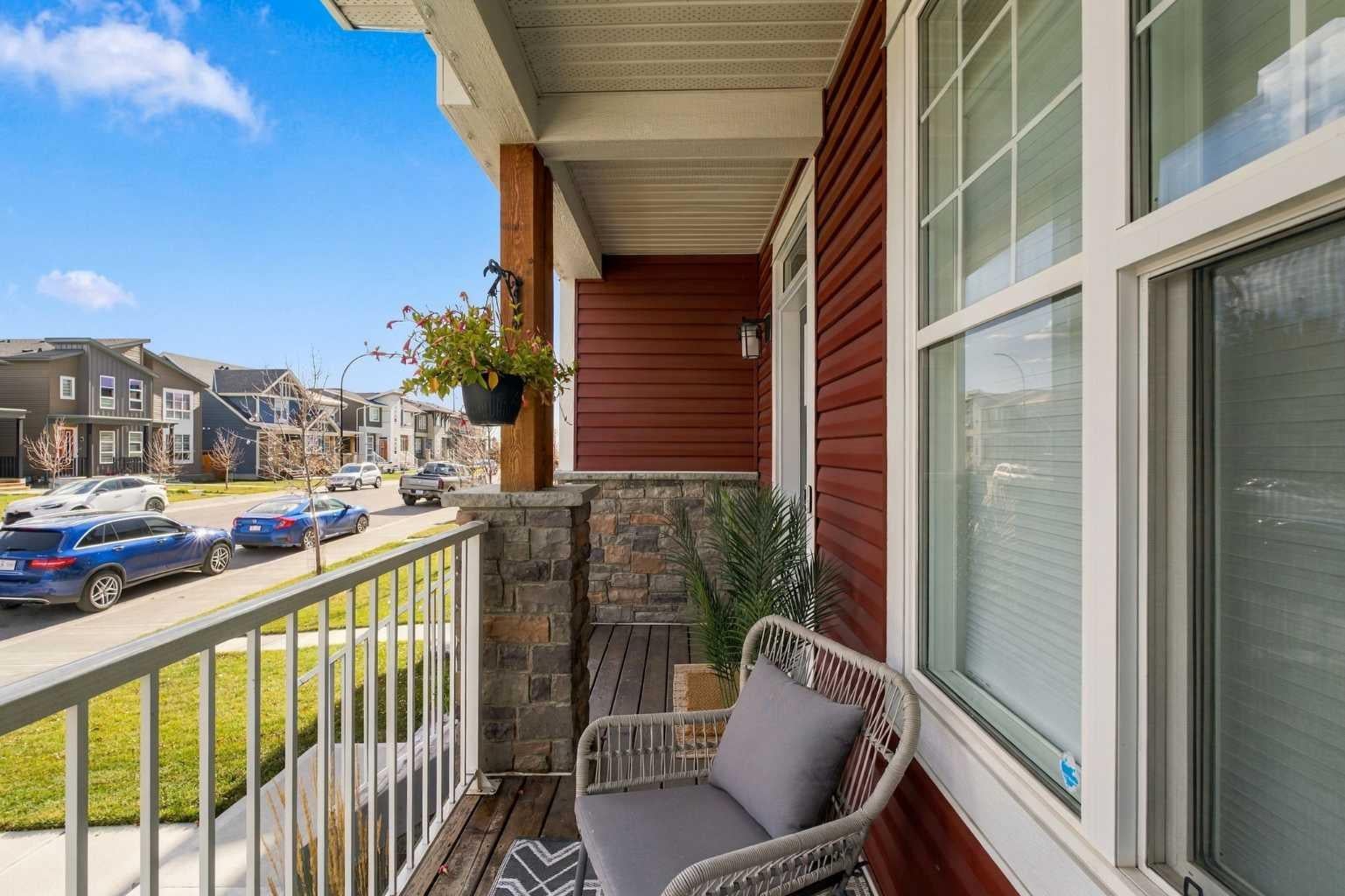 71 Howse Rise NE