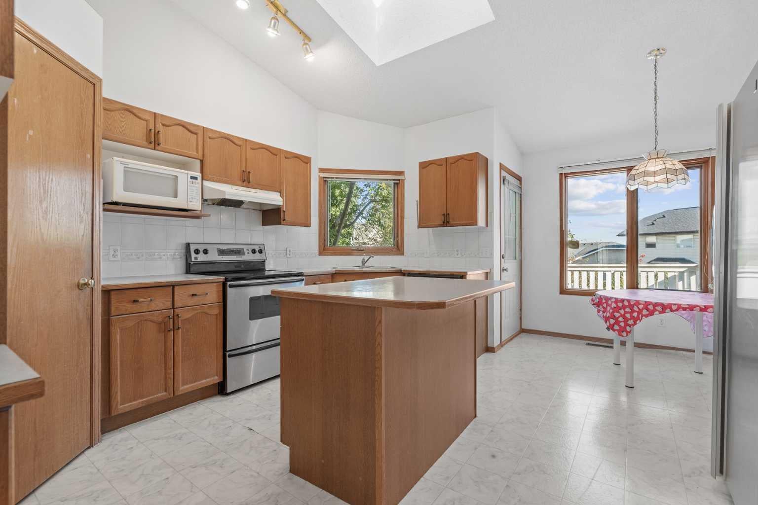 28 Harvest Oak Drive NE