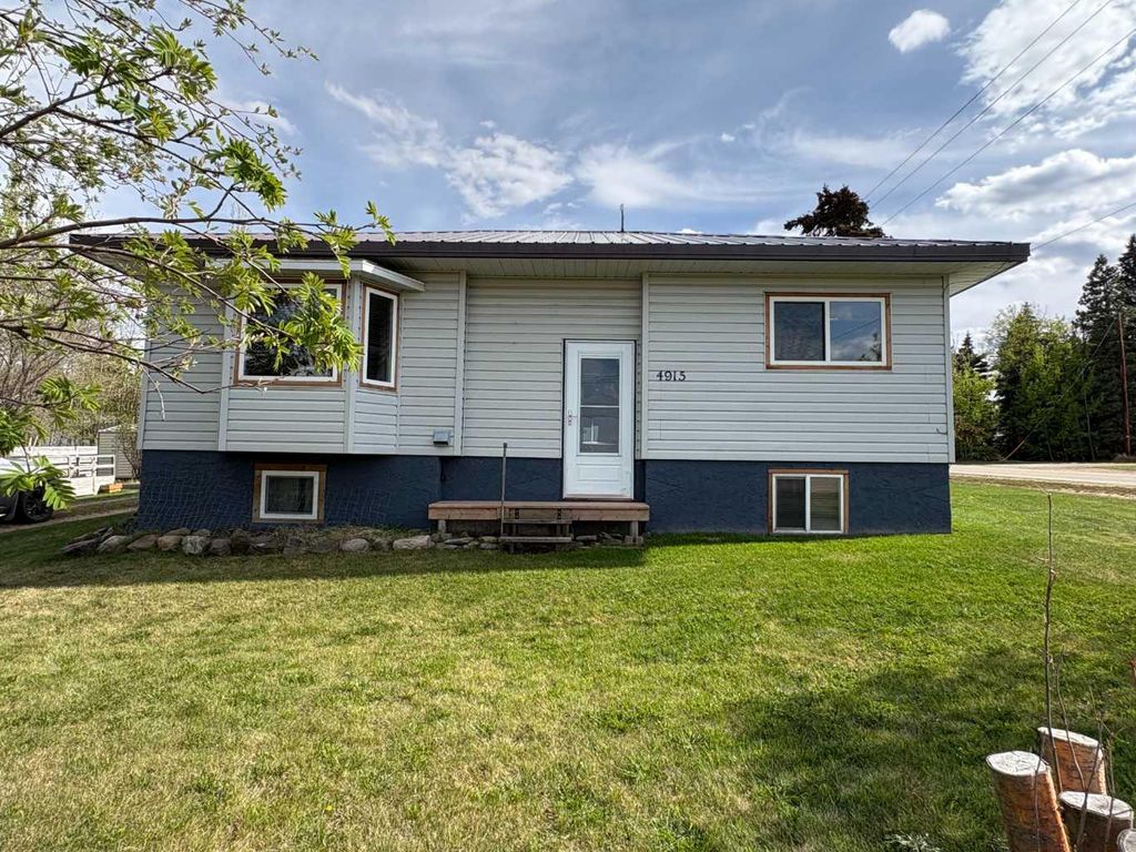 Photo of 4915 50 Avenue E, Bluffton, AB T0C 0M0 (MLS # A2313696)