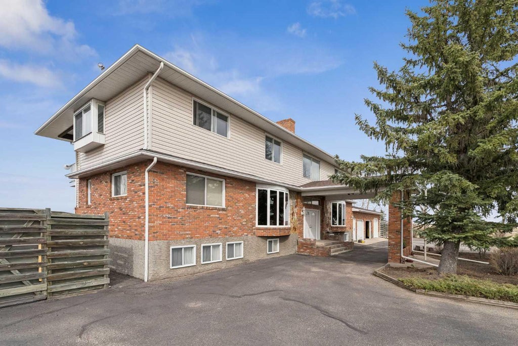 Photo of 7 Willow Vale, Rural Rocky View County, AB T2P 3G7 (MLS # A2346680)