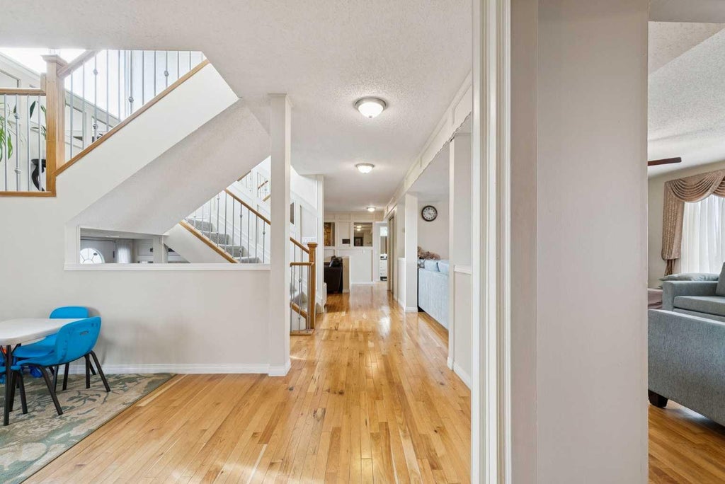 Photo of 7 Willow Vale, Rural Rocky View County, AB T2P 3G7 (MLS # A2346680)