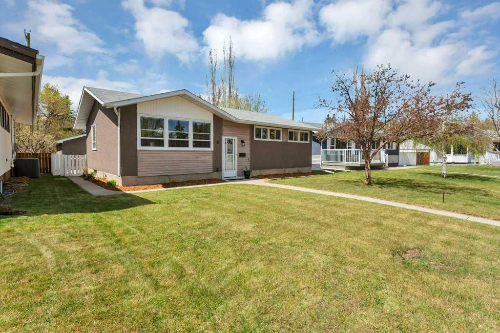 Photo of 8 Forest Close, Red Deer, AB T4N 4Z7 (MLS # A2310988)