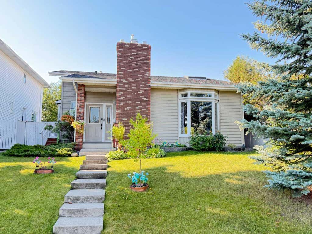 Photo of 151 Sandstone Place NW, Calgary, AB T3K 2Z6 (MLS # A2337961)
