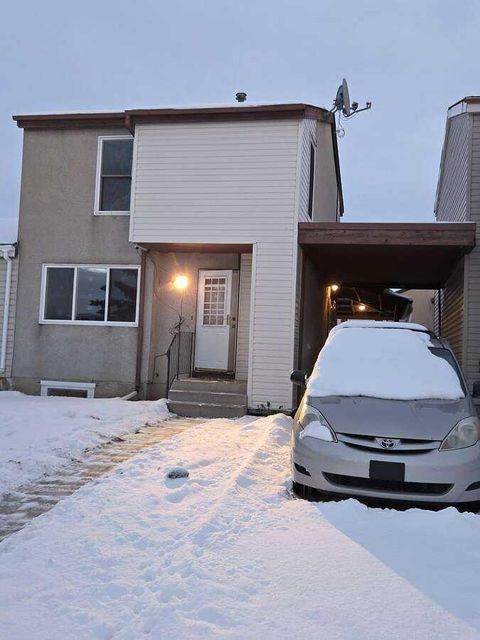 622 58 Street SE Calgary AB T2V 5L3